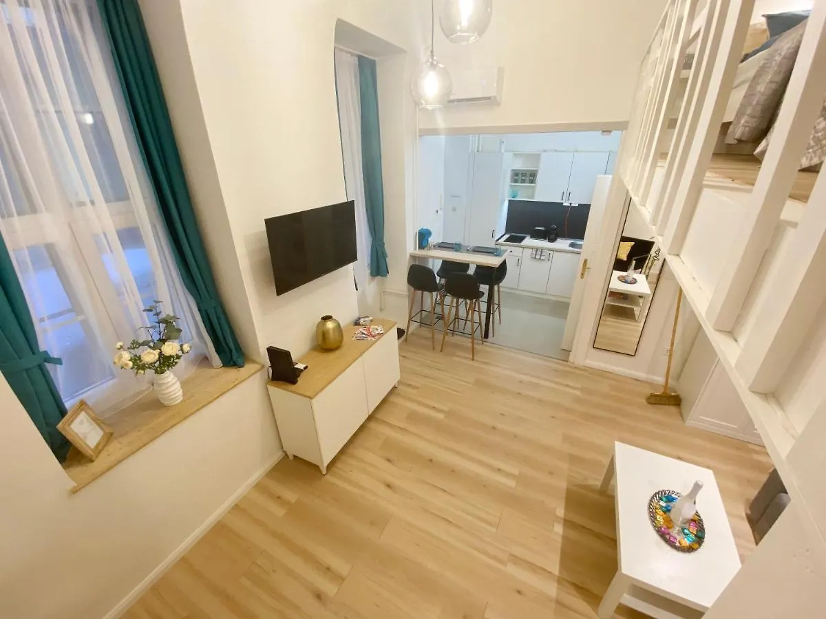 Goldart Design Apartment In The Heart Of 부다페스트 0*,  헝가리