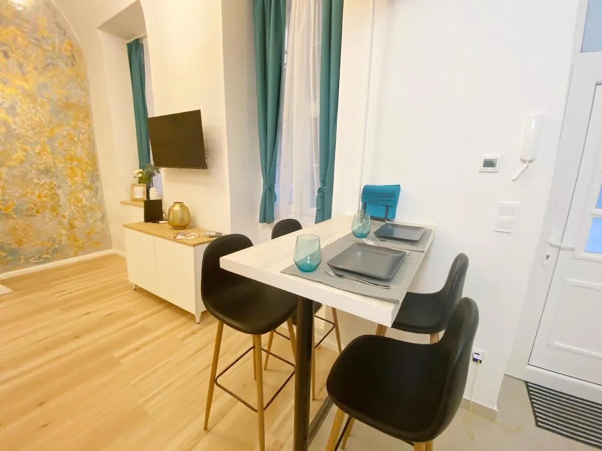 Goldart Design Apartment In The Heart Of 부다페스트